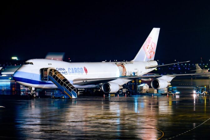 Heavyweight Air Cargo Gains Ground as Ocean Volatility Persists: Q4 2026 Freight Dynamics